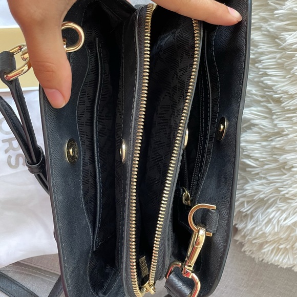 Michael Kors Crossbody - Picture 2 of 2